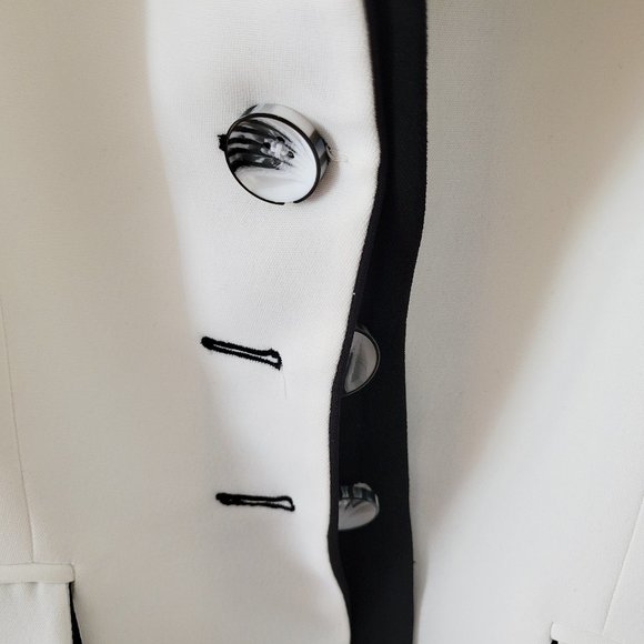 Freda's Off-White and Black Double Lapel Blazer - Picture 4 of 15